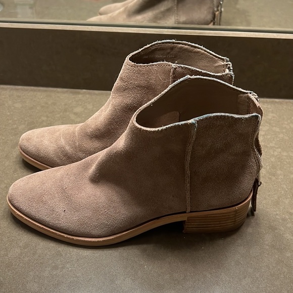 Dolce Vita Ankle Boots - Picture 2 of 6